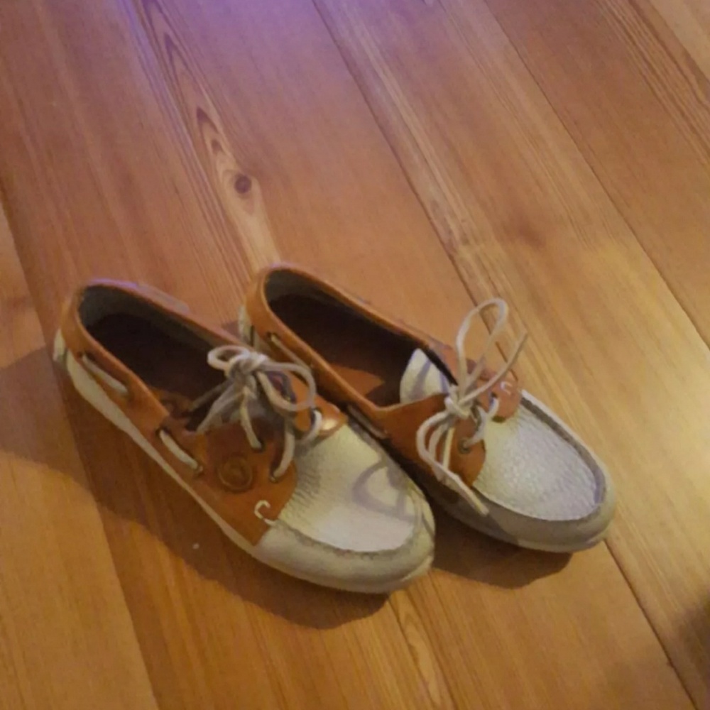 Dooney & Bourke boat shoes